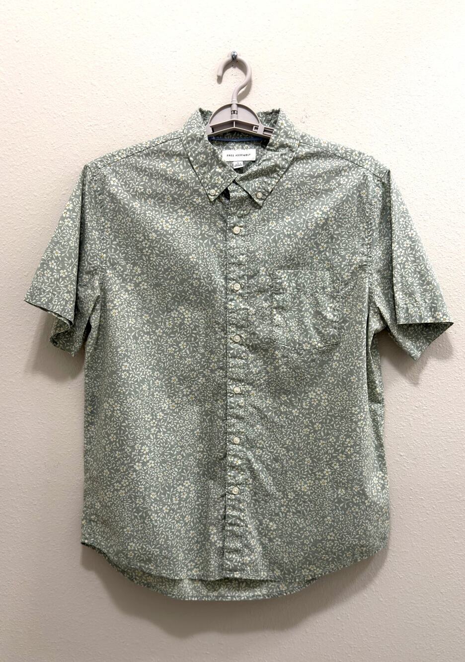 Free Assembly Men's Large Green Floral Print Button Down Short Sleeve Shirt